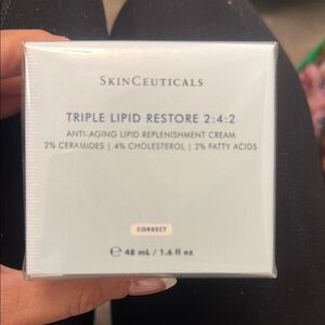 SkinCeuticals Triple Lipid Restore 2:4:2 - White and Blue Packaging